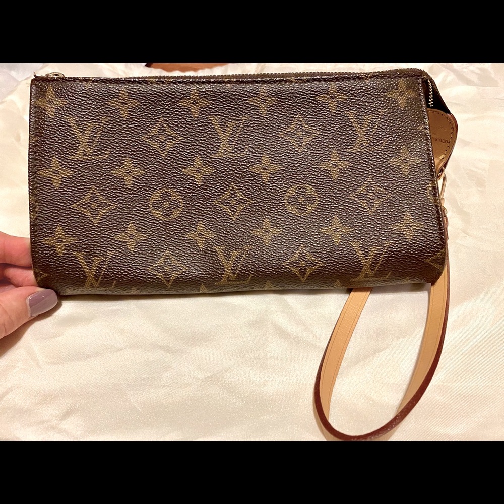 Authentic EUC Vintage Louis Vuitton Clutch